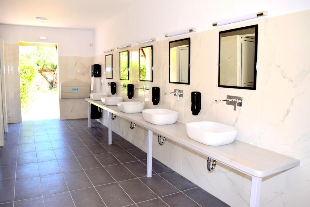 Camping & Bungalows Castle View Mystras Bagian luar foto