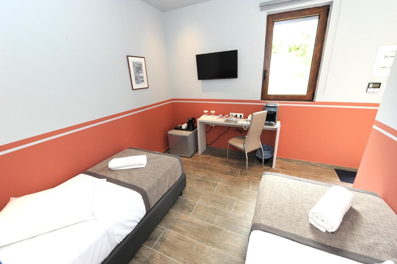 Camping & Bungalows Castle View Mystras Bagian luar foto
