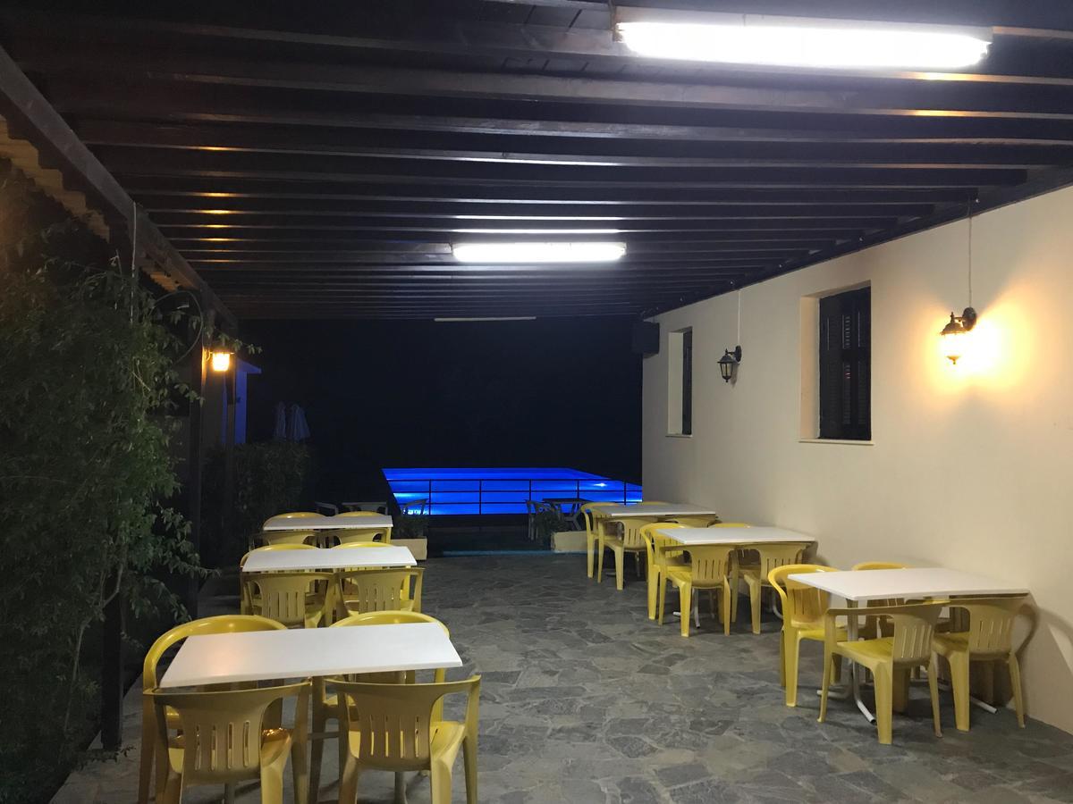 Camping & Bungalows Castle View Mystras Bagian luar foto