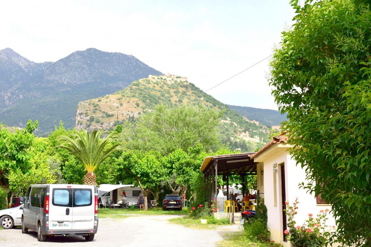 Camping & Bungalows Castle View Mystras Bagian luar foto