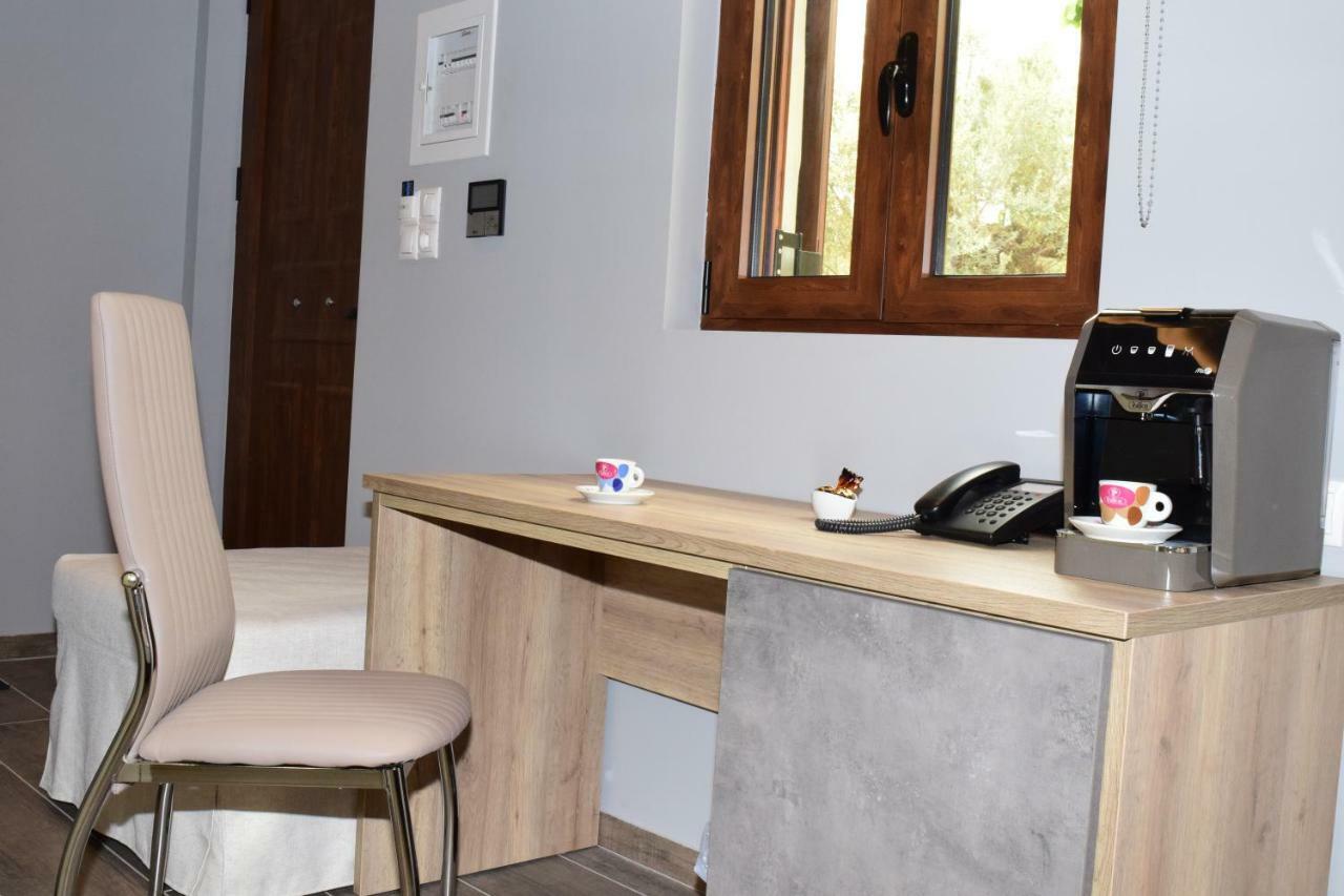Camping & Bungalows Castle View Mystras Bagian luar foto