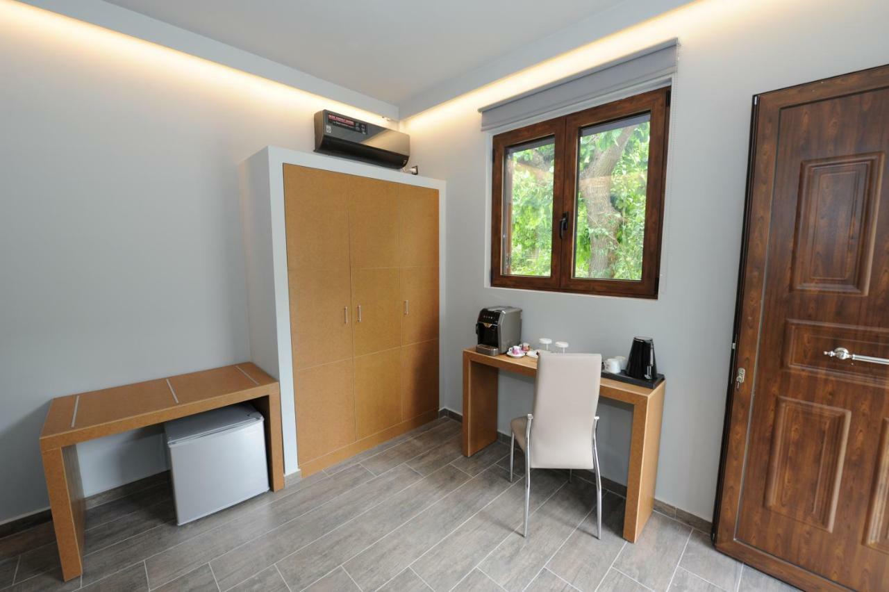 Camping & Bungalows Castle View Mystras Bagian luar foto