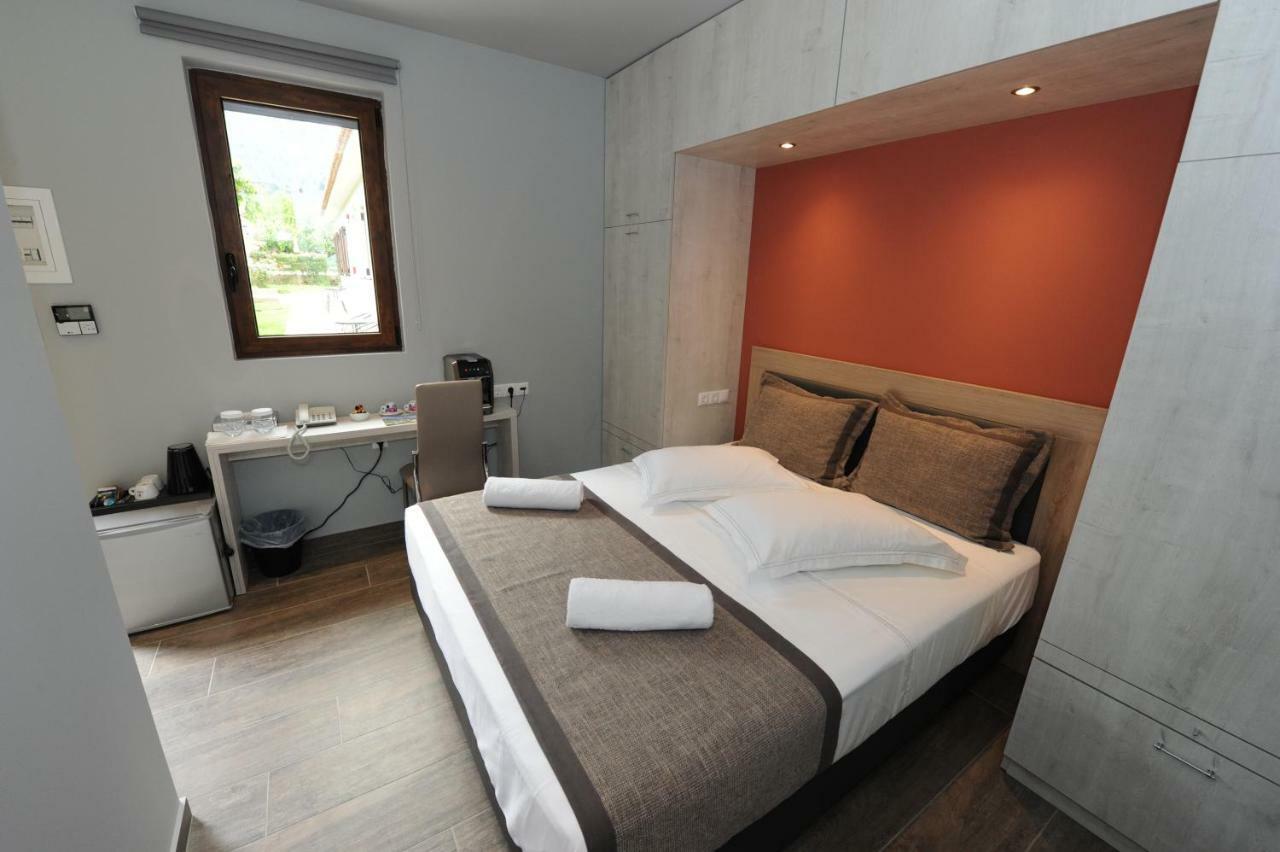 Camping & Bungalows Castle View Mystras Bagian luar foto
