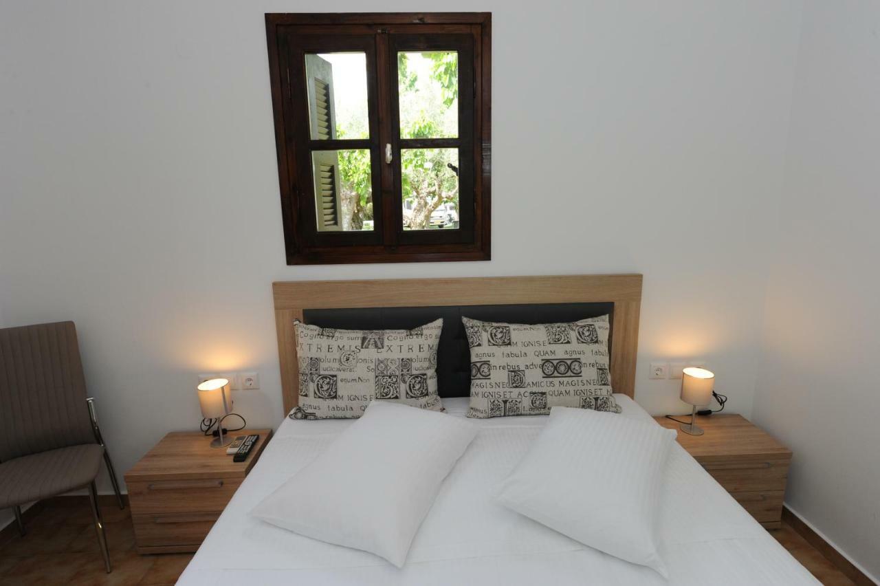 Camping & Bungalows Castle View Mystras Bagian luar foto