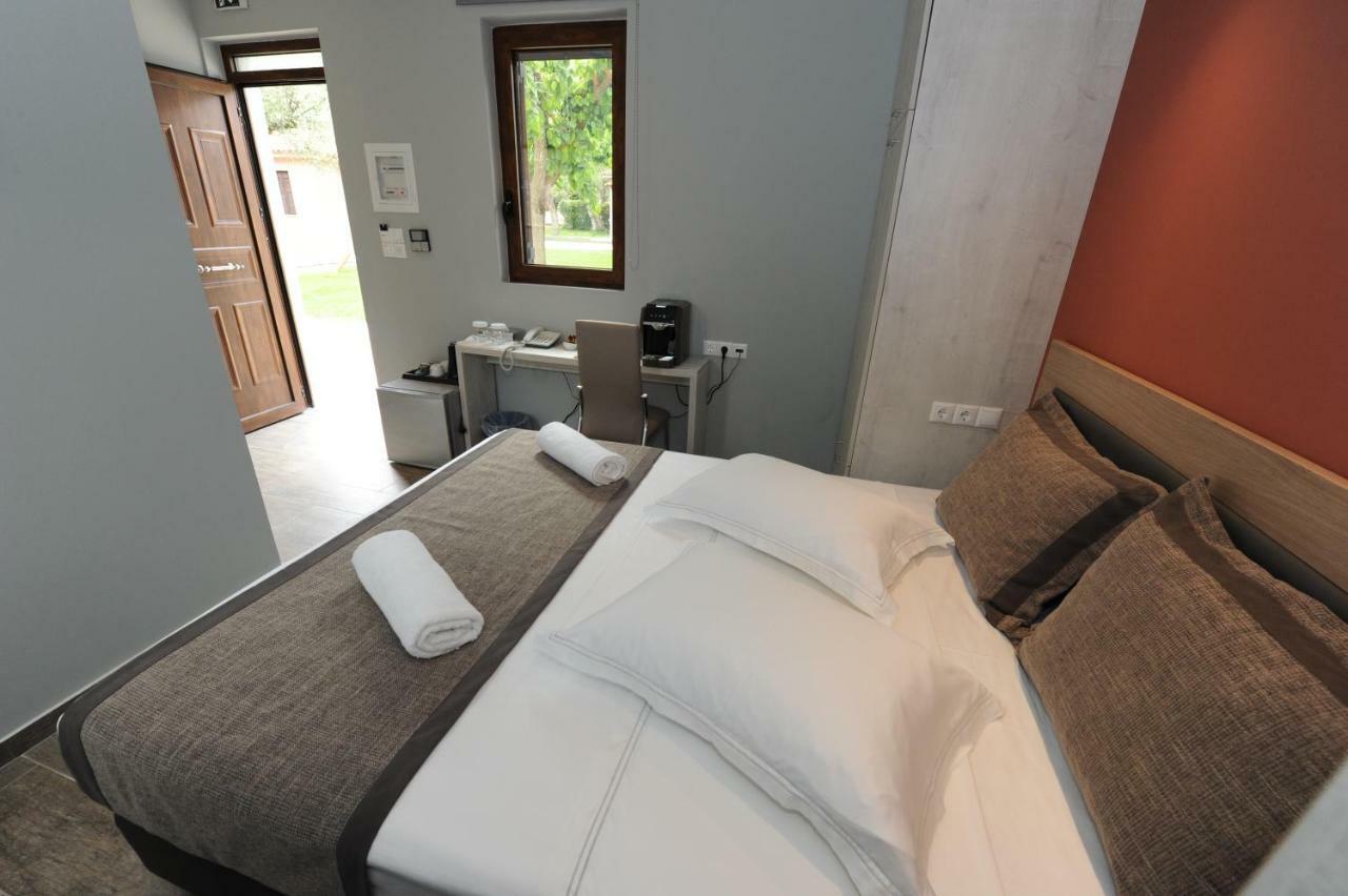 Camping & Bungalows Castle View Mystras Bagian luar foto