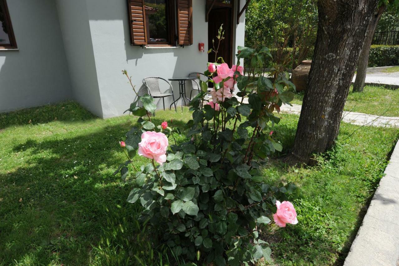 Camping & Bungalows Castle View Mystras Bagian luar foto