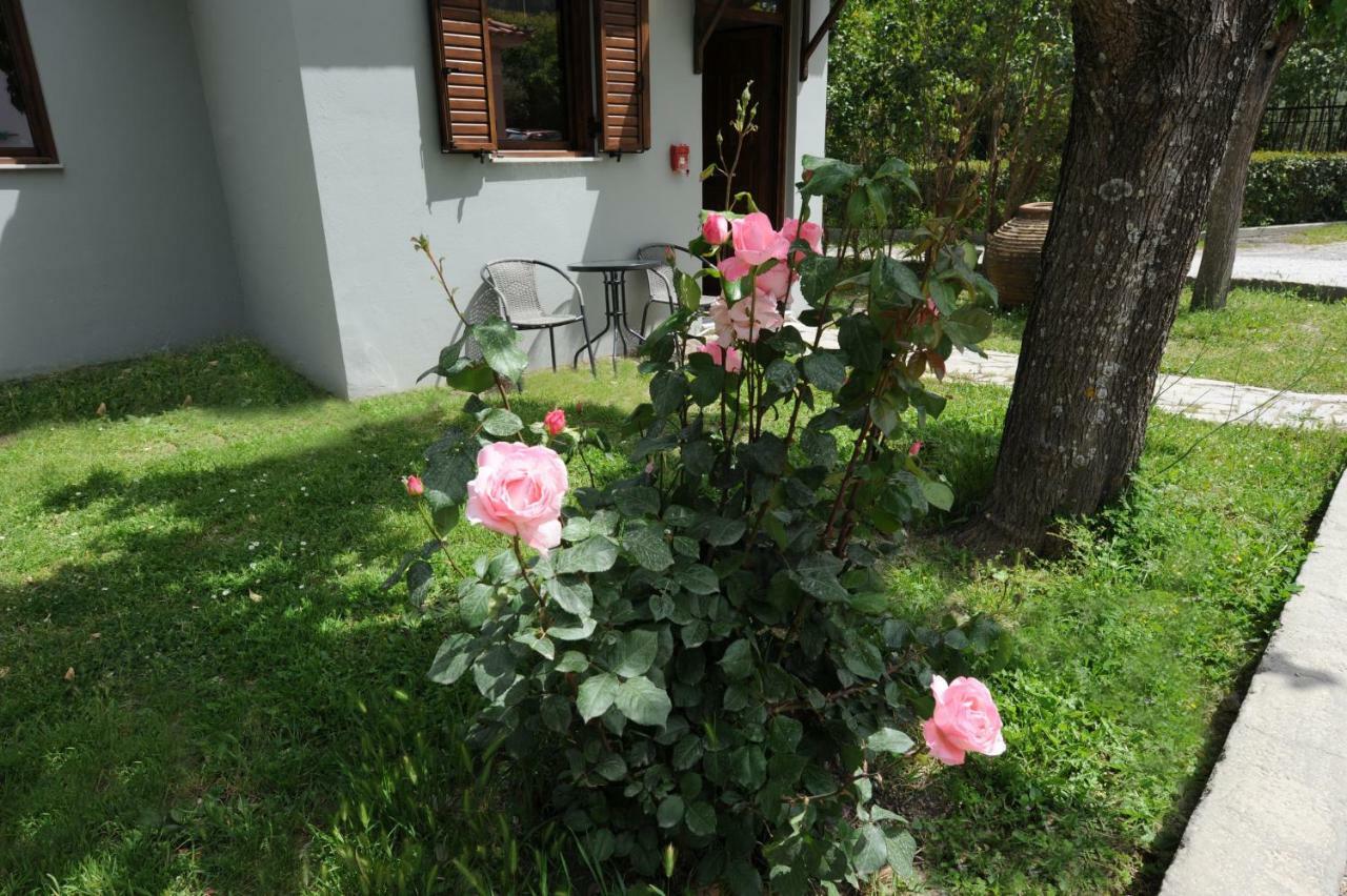 Castle View Bungalows Mystras Bagian luar foto