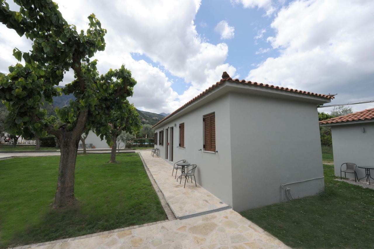 Camping & Bungalows Castle View Mystras Bagian luar foto