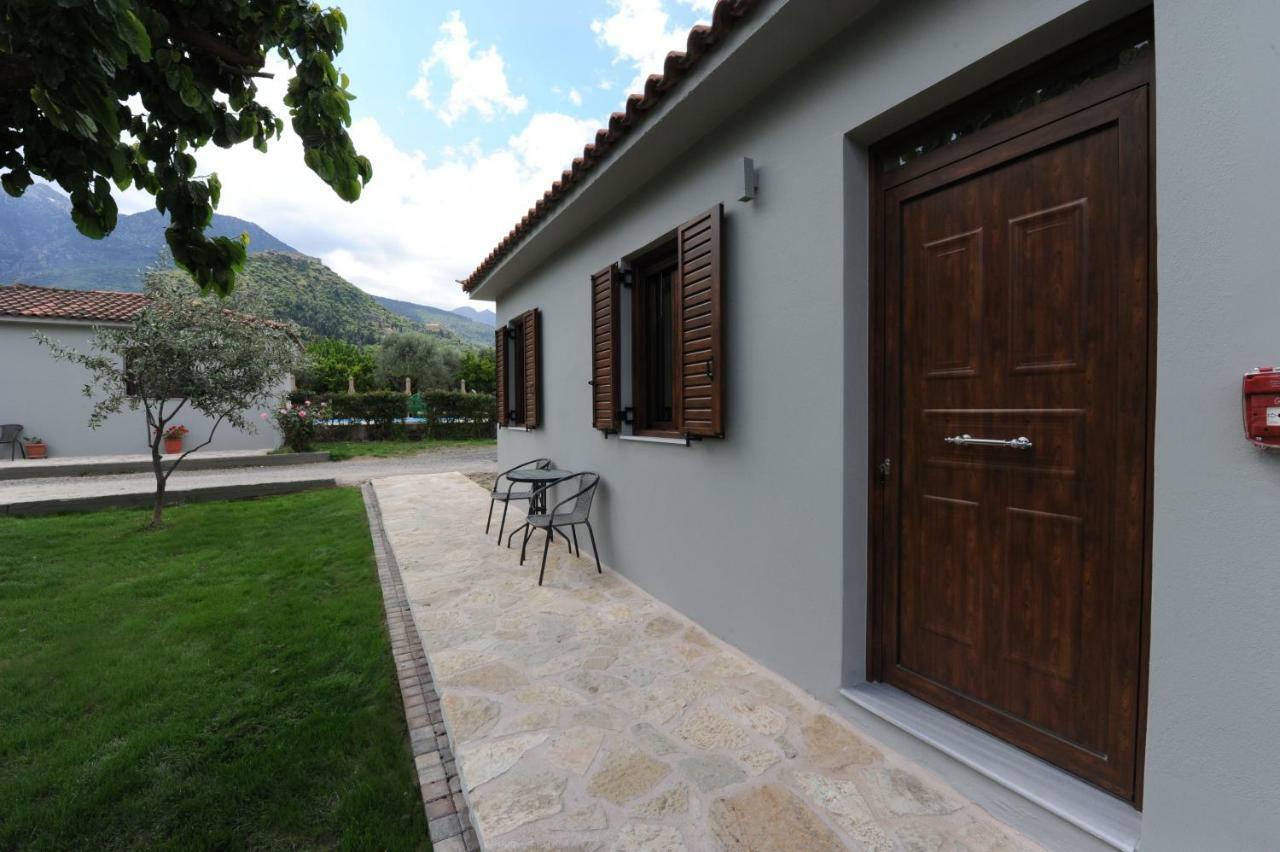Camping & Bungalows Castle View Mystras Bagian luar foto