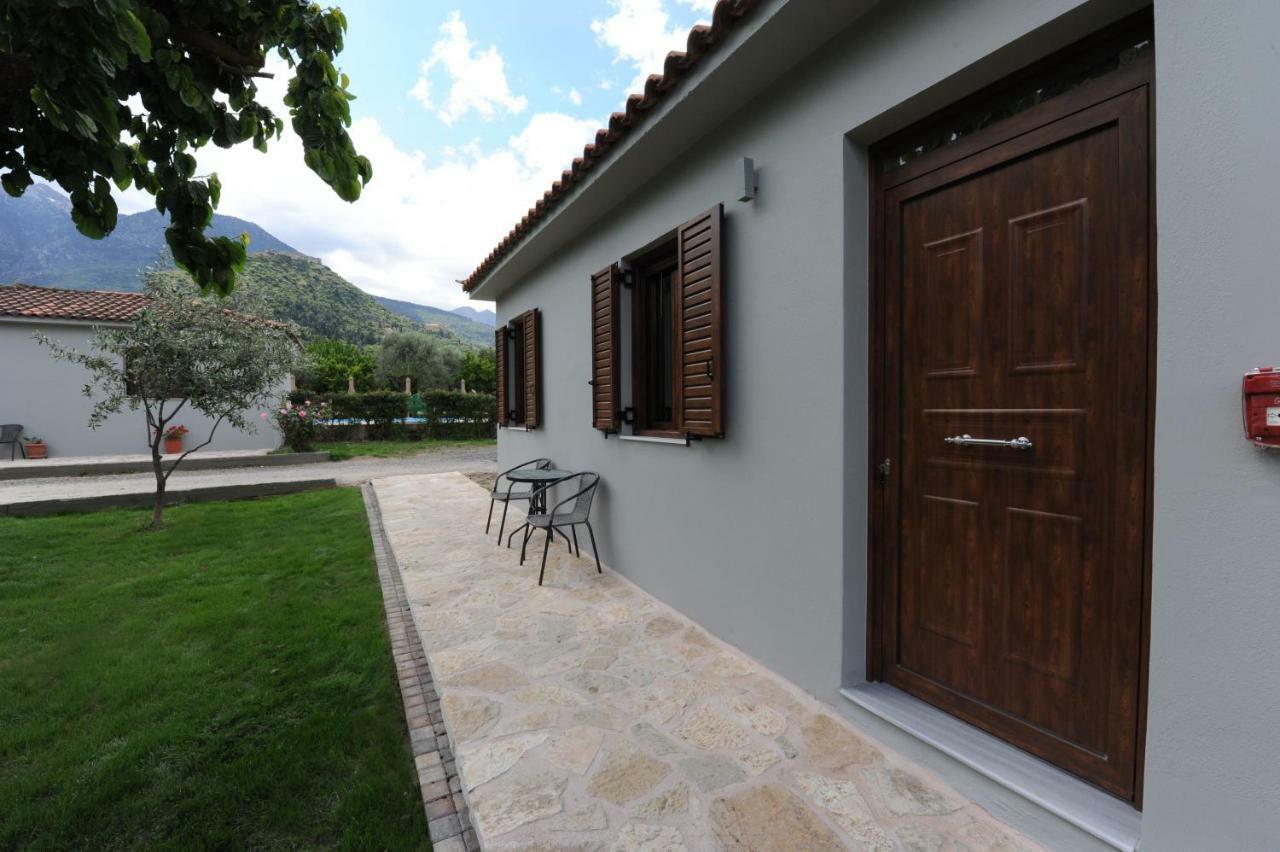 Castle View Bungalows Mystras Bagian luar foto